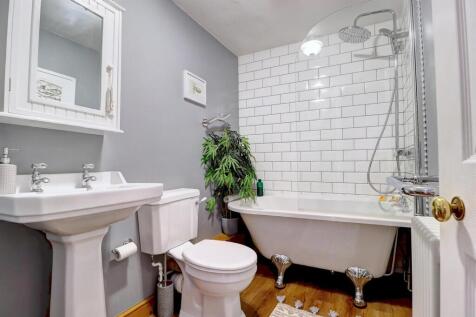 bathroom .1.jpg