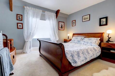 Bedroom 1 .2.jpg