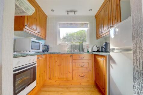 Kitchen 2.jpg