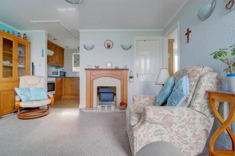 Living Room 2.jpg
