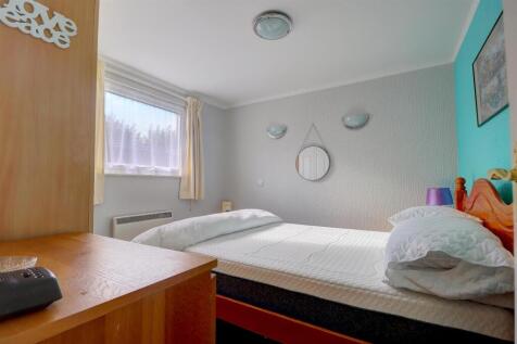 Bedroom 1 .1.jpg
