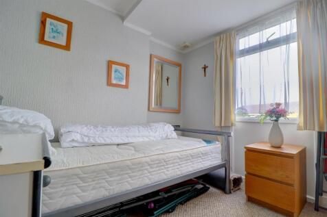 Bedroom 2 .2.jpg