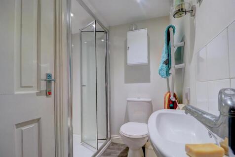 Bathroom .1.jpg