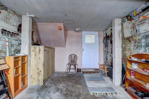 Garage .1.jpg