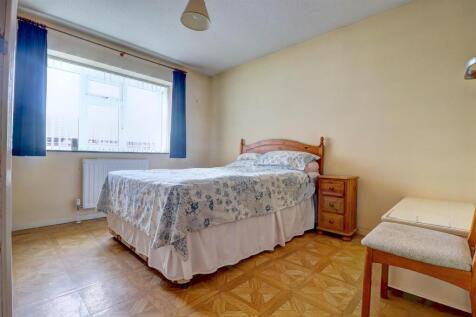 Bedroom 1 .1.jpg