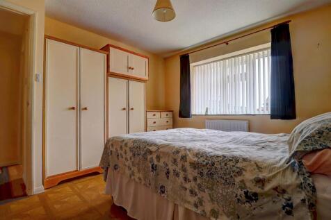 Bedroom 1 .2.jpg