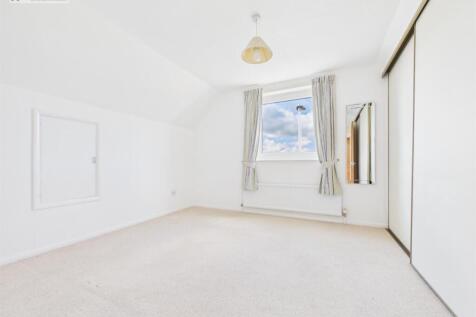 Bedroom 1 .2.jpg