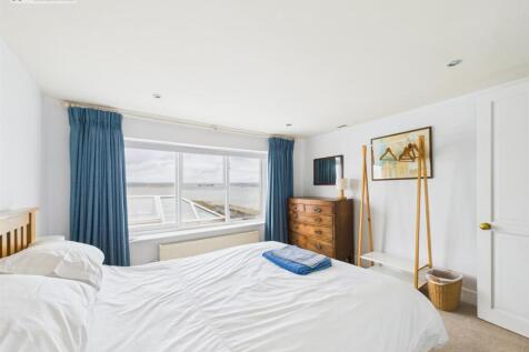 Bedroom 1 (2).jpg