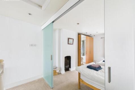 Bedroom 2 (3).jpg