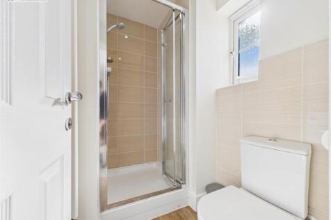 Bedroom 1 en-suite.jpg