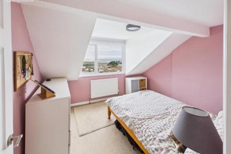 Bedroom 1 (2).jpg