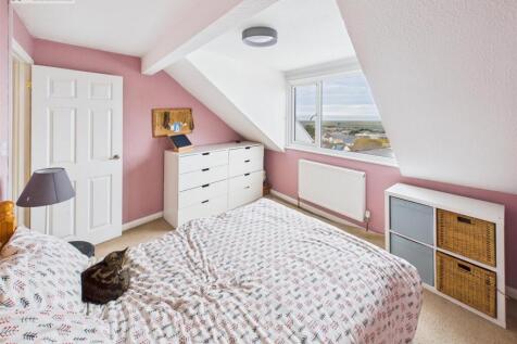 Bedroom 1 (3).jpg