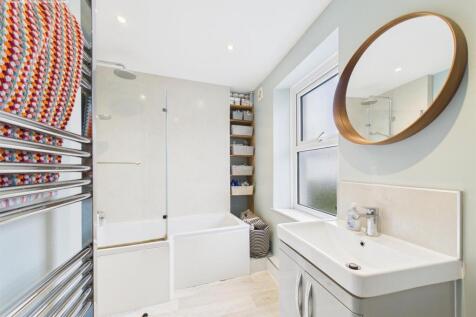 Bathroom (2).jpg