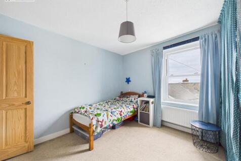 Bedroom 3 (3).jpg