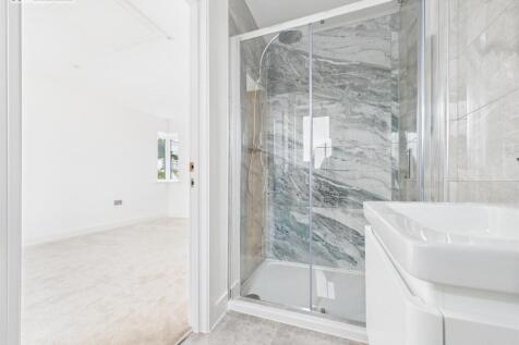 Bedroom 1 en-suite ii.jpg