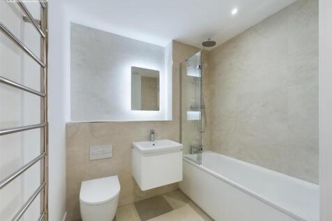 Harbour family bathroom.jpg