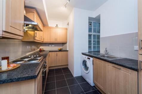 Ralph Court 67-Kitchen.jpg