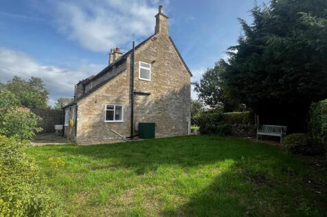 Garden to side of property