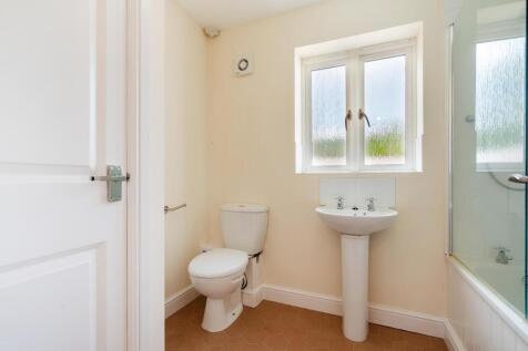 Bathroom (b)