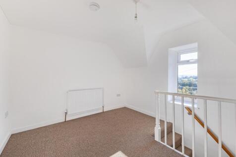 Area at top of stairs (2)