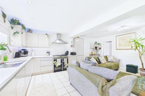 Open Plan Kitchen/Dining/Living Area