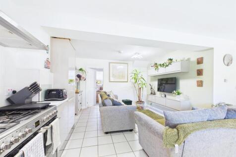 Open Plan Kitchen/Dining/Living Area