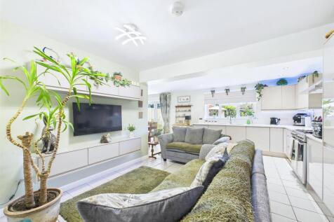 Open Plan Kitchen/Dining/Living Area