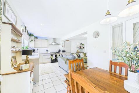 Open Plan Kitchen/Dining/Living Area
