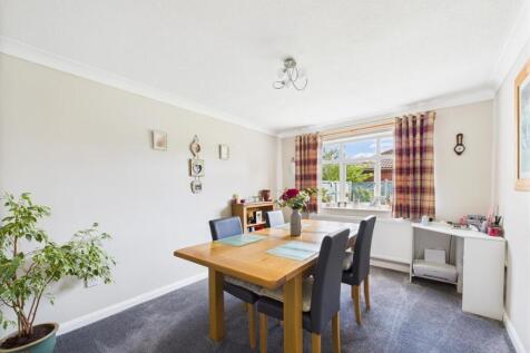 Bedroom 2/Dining Room