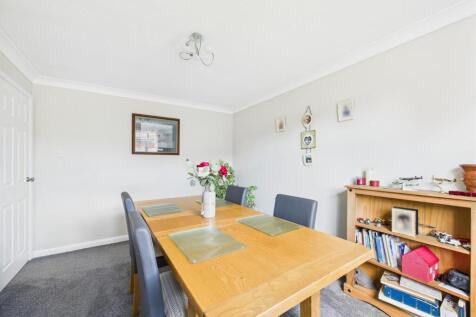 Bedroom 2/Dining Room