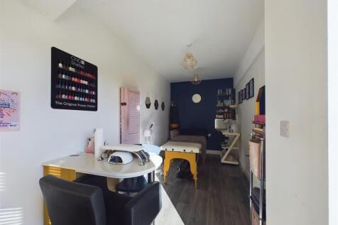 Study/ Current Salon