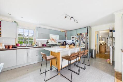 Kitchen / Living Area