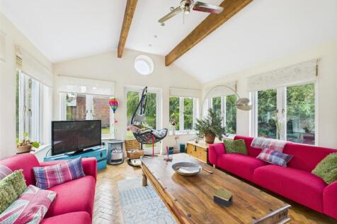 Kitchen / Living Area