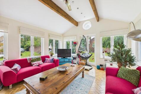 Kitchen / Living Area