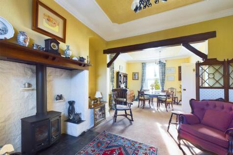 Living Room/Dining Room