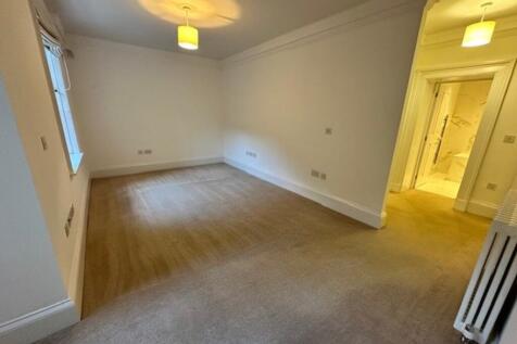 bed 1 to ensuite