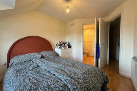 bed 1 to ensuite