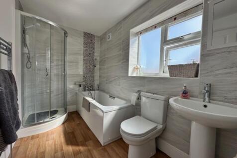bed 2 ensuite