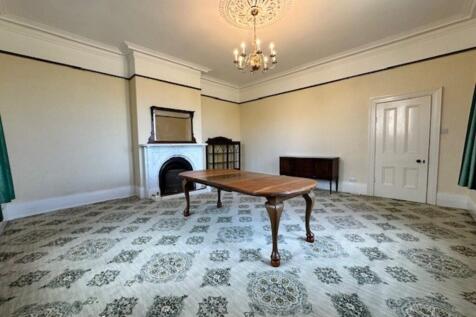 dining room oppos...