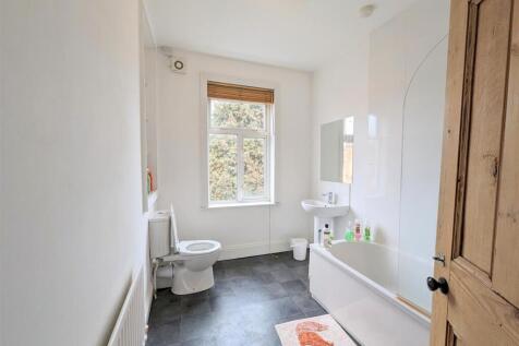 Bathroom (1).jpg