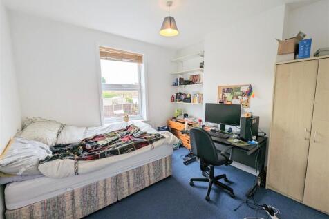 Bedroom Upstairs B.jpg