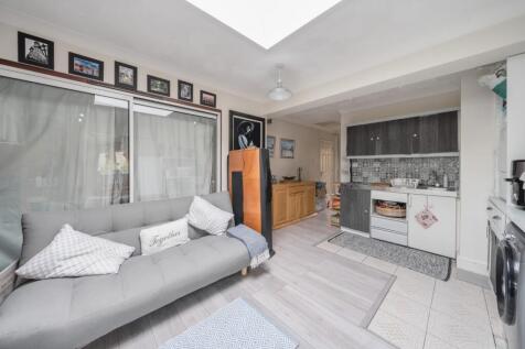 Second Kitchen/Recep
