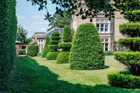 Topiary Avenues