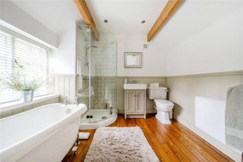 Bed One En Suite