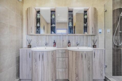Principal Bathroom