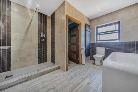 Principal Bathroom