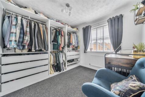Bed 4/ Dressing Room
