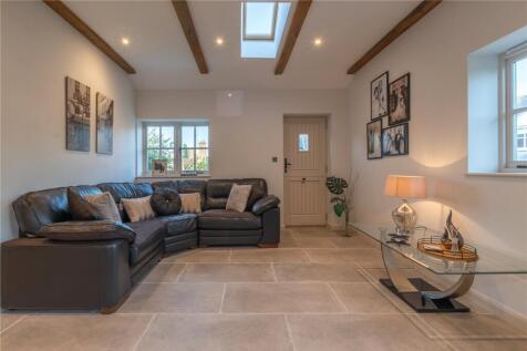 Sitting/Dining Room