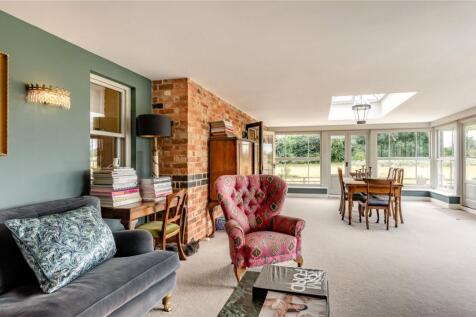 Sitting/Dining Room