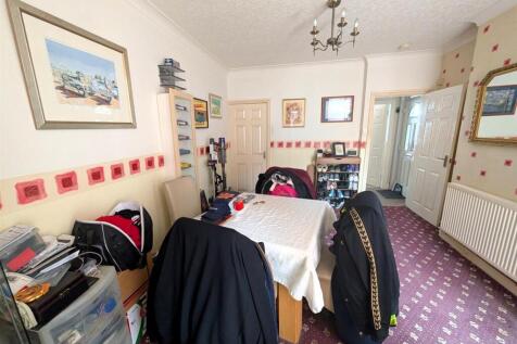 Dining Room b.jpg